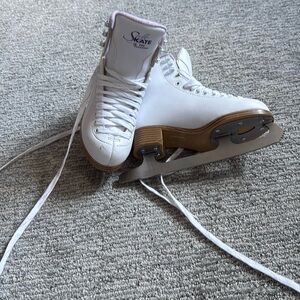 Jackson skate 380 size 2 - excellent condition, barely worn